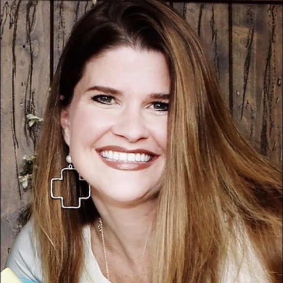 Meet your Posher, Lori - Picture 1 of 1